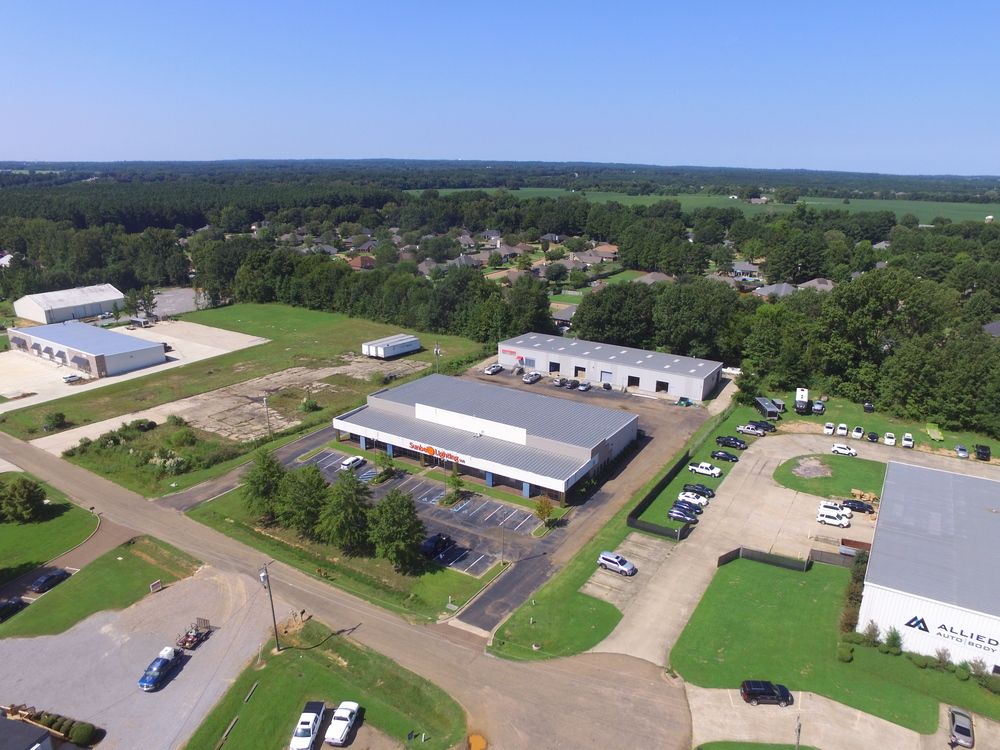 Showroom / Office / Warehouse Gluckstadt: 141 Enterprise Drive, Madison, MS 39110